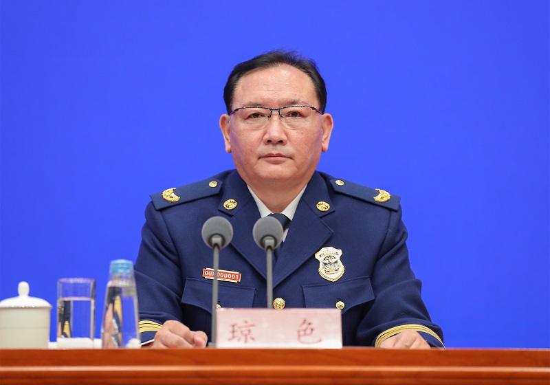 大骚逼视频网应急部党组成员、消防救援局局长琼色出席新闻发布会